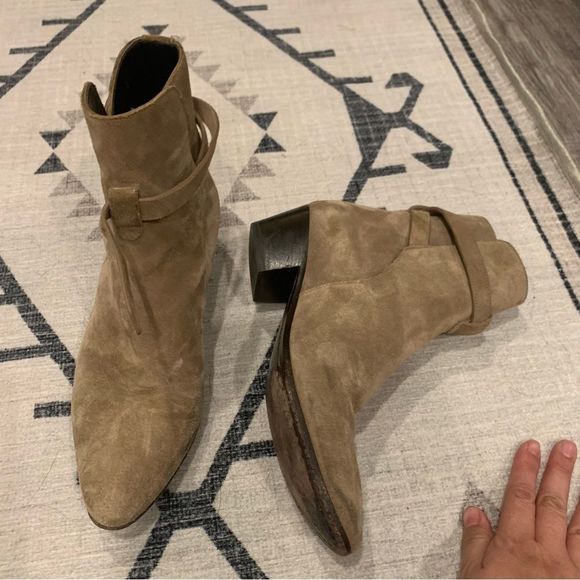 SAINT LAURENT West Jodhpur
Suede ankle Boots in Dark Sand size 38 boho Luxury - Picture 11 of 12